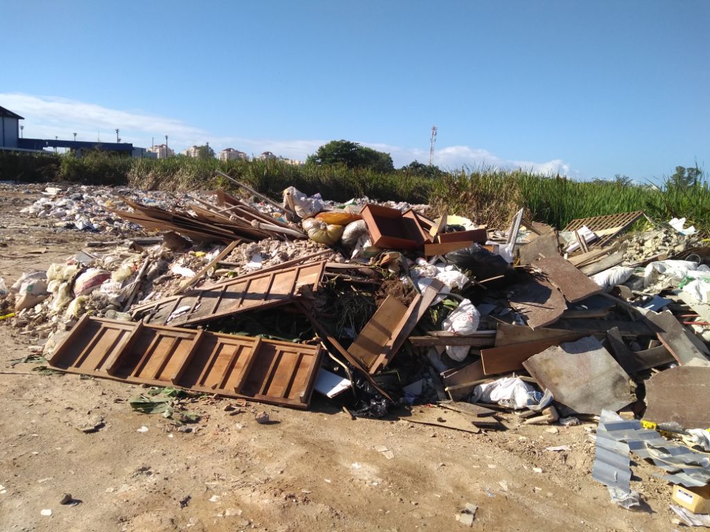Polícia encontra área de despejo de resíduos sólidos na Zona Oeste