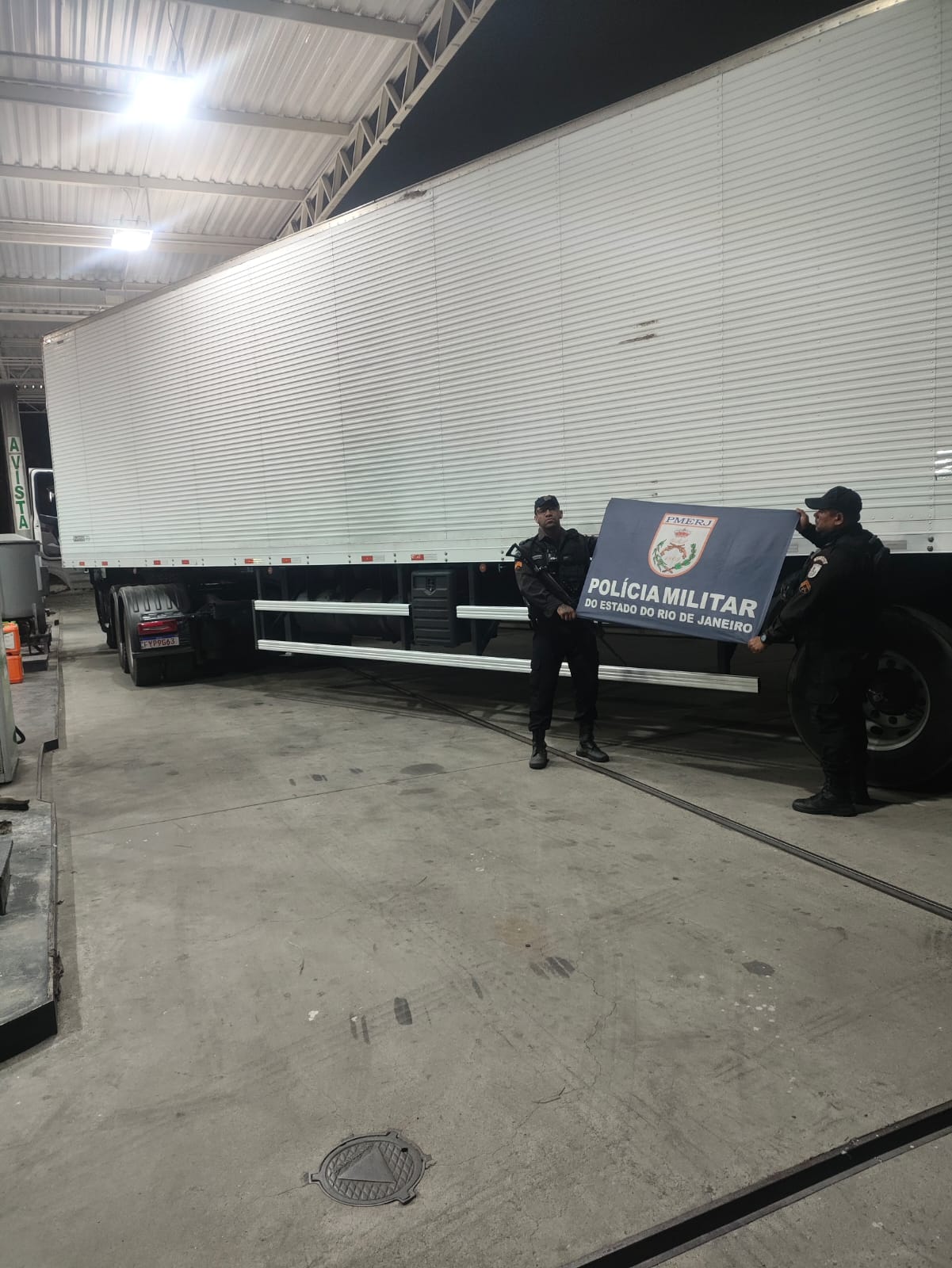 Militares do 41° BPM recuperam caminhão roubado na Pavuna