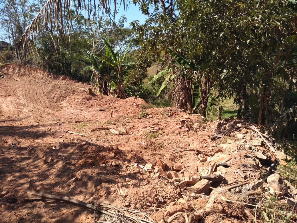 Denúncia leva polícia a localizar aterro em área de preservação no Noroeste Fluminense