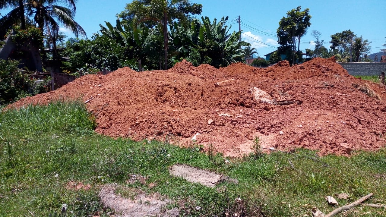 Policiais da 4ª UPAm identificam área degradada de 700 metros quadrados resultante de desmatamento e aterro em Angra