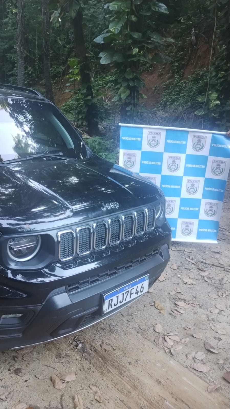 Veículo roubado é recuperado pela PM em Niterói após denúncia anônima