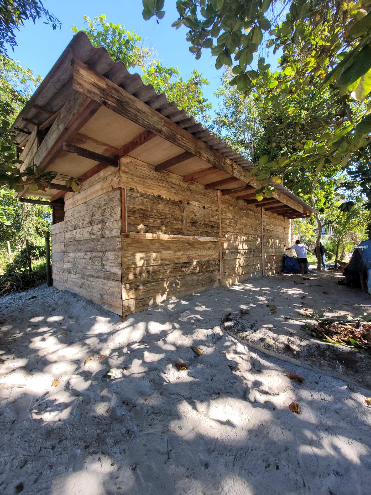 Polícia Ambiental identifica construção ilegal nas areias da Prainha de Mambucaba, em Paraty, após informação ao Disque Denúncia 