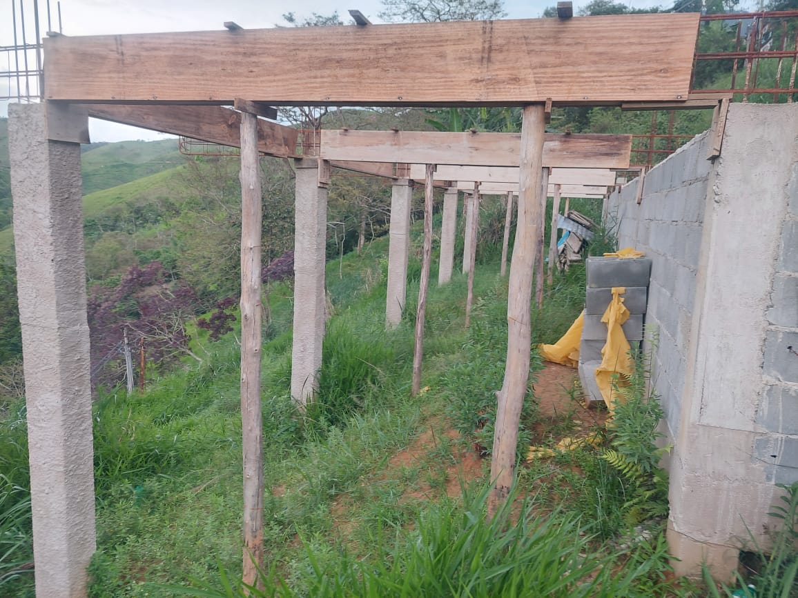Construção irregular em solo não edificável é identificada em Rio Claro após denúncia feita ao programa Linha Verde