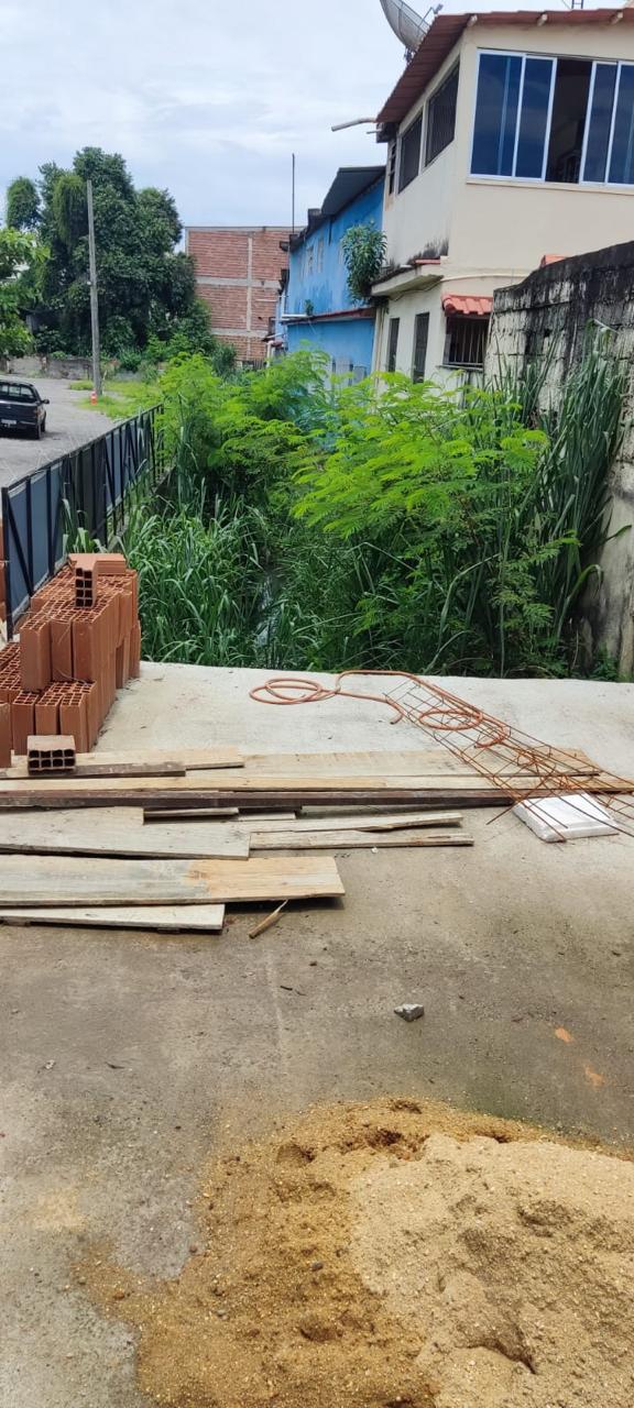 Após denúncia, polícia encontra construção irregular em solo não edificável em Queimados