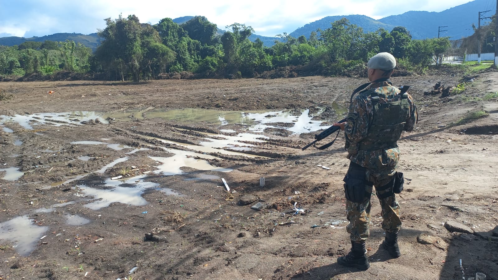 Polícia identifica diversos crimes ambientais em área de 5 mil metros quadrados no município de Duque de Caxias