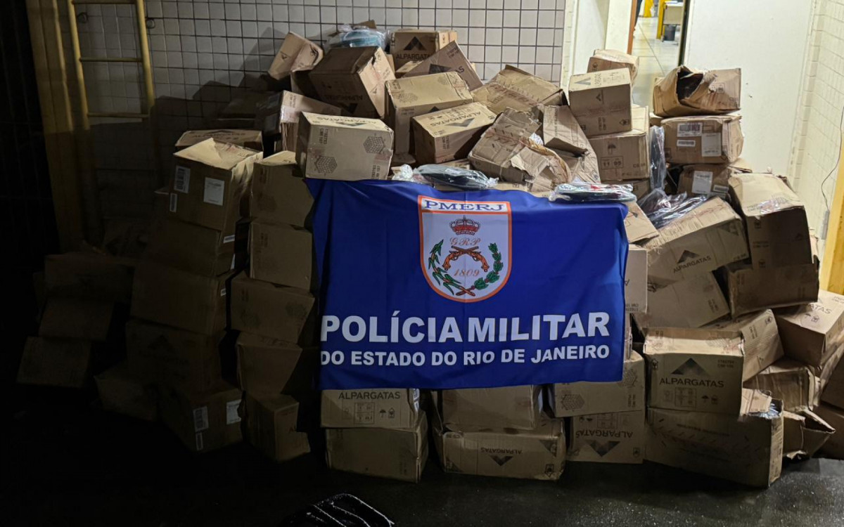 Polícia recupera carga de chinelos em ação no Fubá