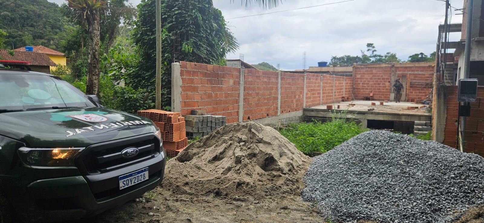 UPAm Juatinga identifica construção irregular e desvio de nascente em sítio localizado em Paraty 