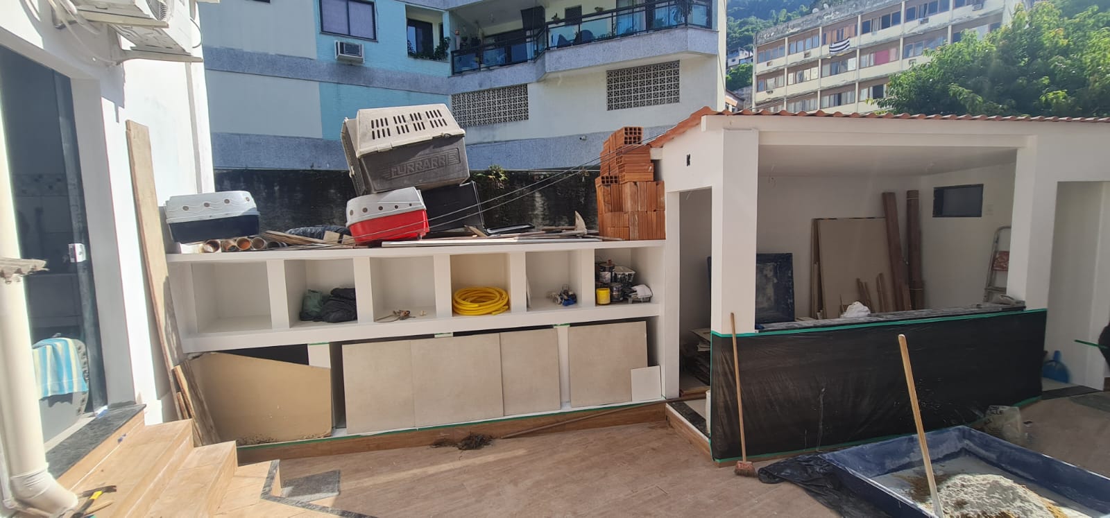 Polícia ambiental identifica obra irregular dentro de clínica veterinária em Angra dos Reis