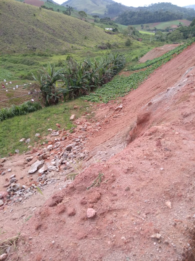 Construção irregular de estrada é flagrada após denúncia do Linha Verde em Sumidouro