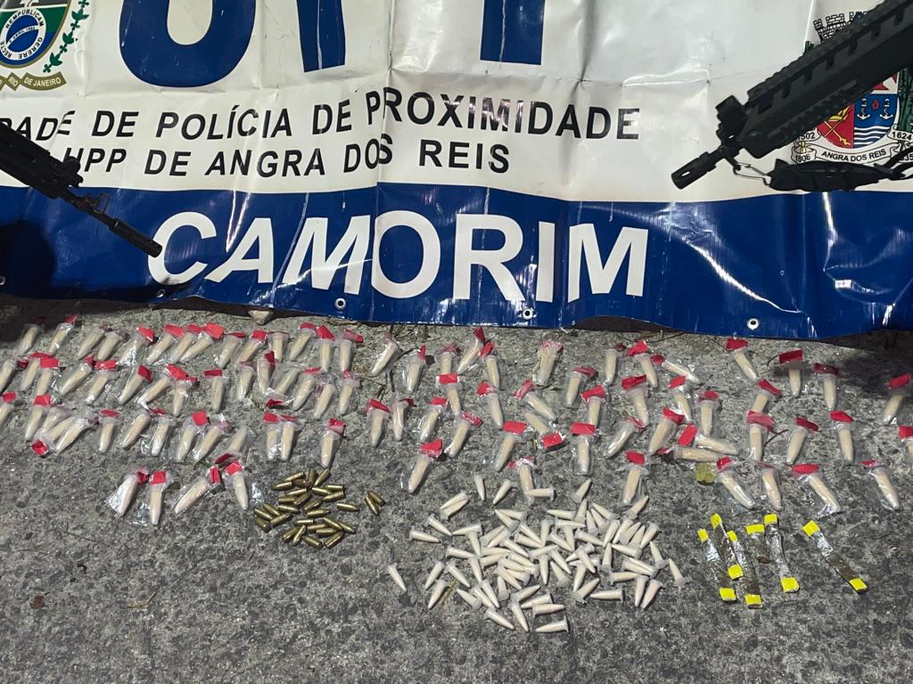 Dois traficantes são presos com drogas na Monsuaba após denúncia