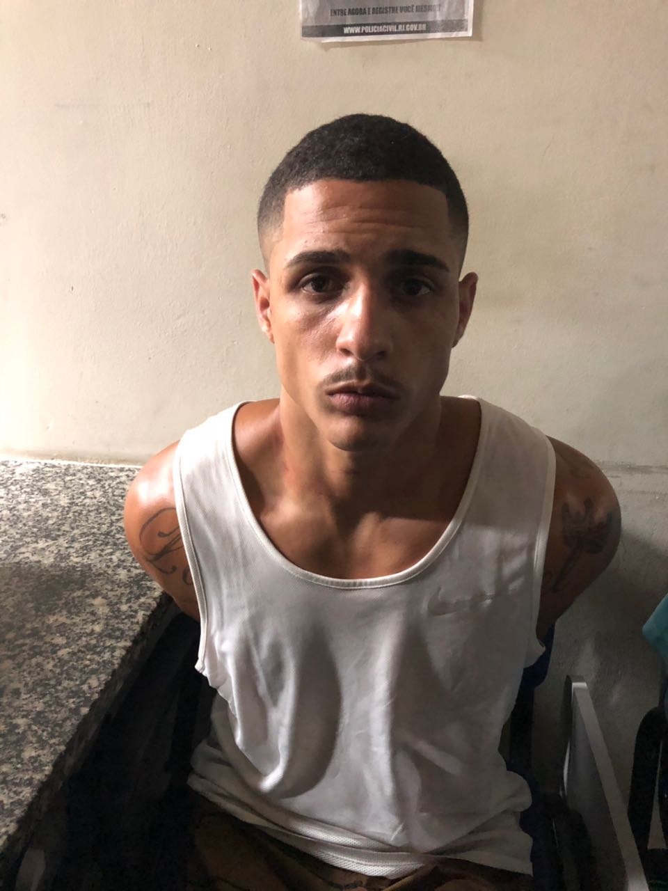 Foragido da justiça é preso em Cabo Frio por policiais do 25º BPM após informe do Disque Denúncia