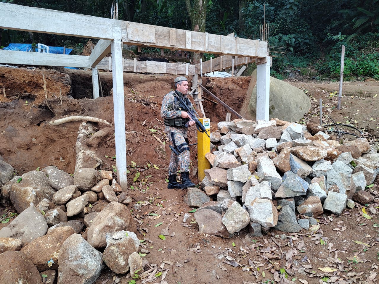 Construção irregular é identifica durante fiscalização em Conceição de Jacareí 