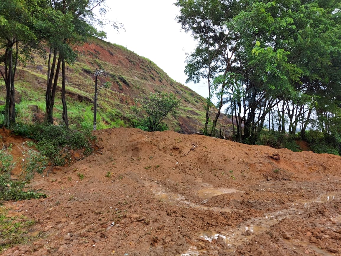 Terreno com grande degradação ambiental é identificado dentro da área de preservação permanente do Alto Iguaçu