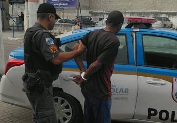 Acusado de matar vítima durante assalto é preso dentro de ônibus em Maricá 