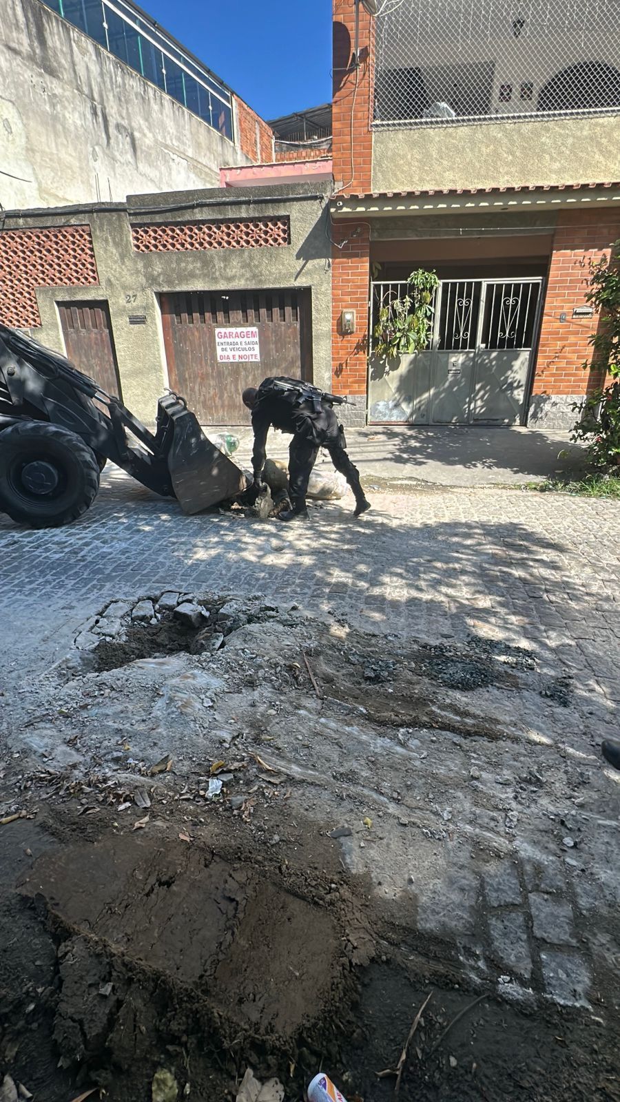 PM retira 14 toneladas de barricadas na Ilha do Governador
