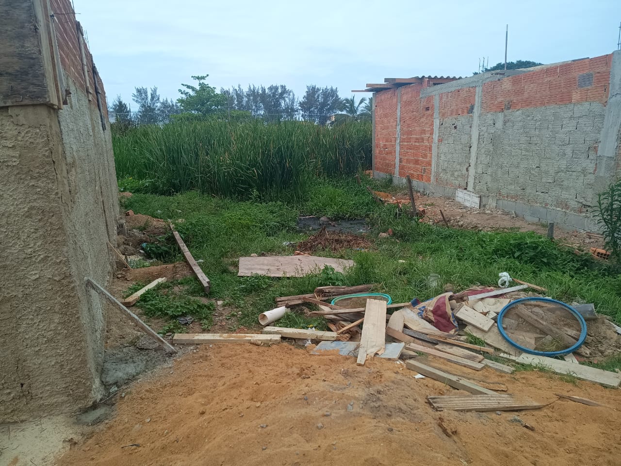 Polícia Ambiental identifica construções irregulares em Campos após denúncia feita ao Linha Verde