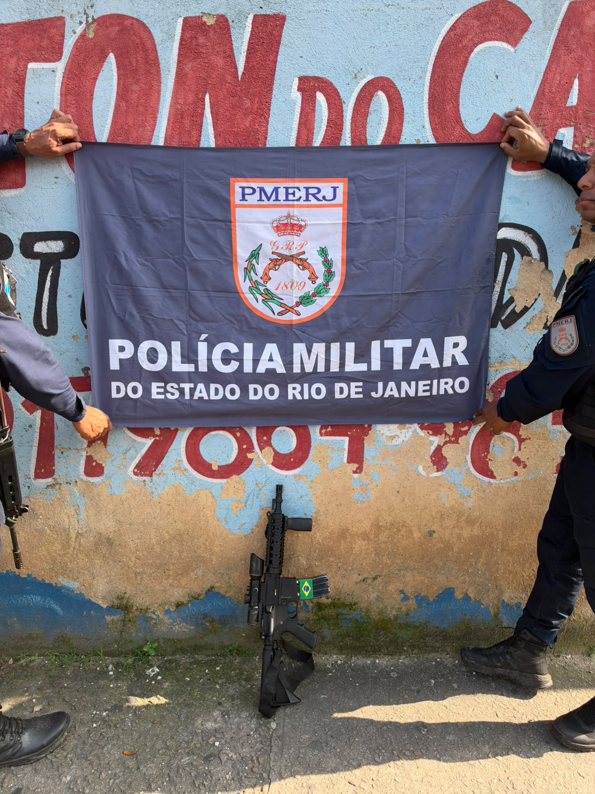 41° BPM apreende fuzil e munições em Barros Filho, após informações do Disque Denúncia