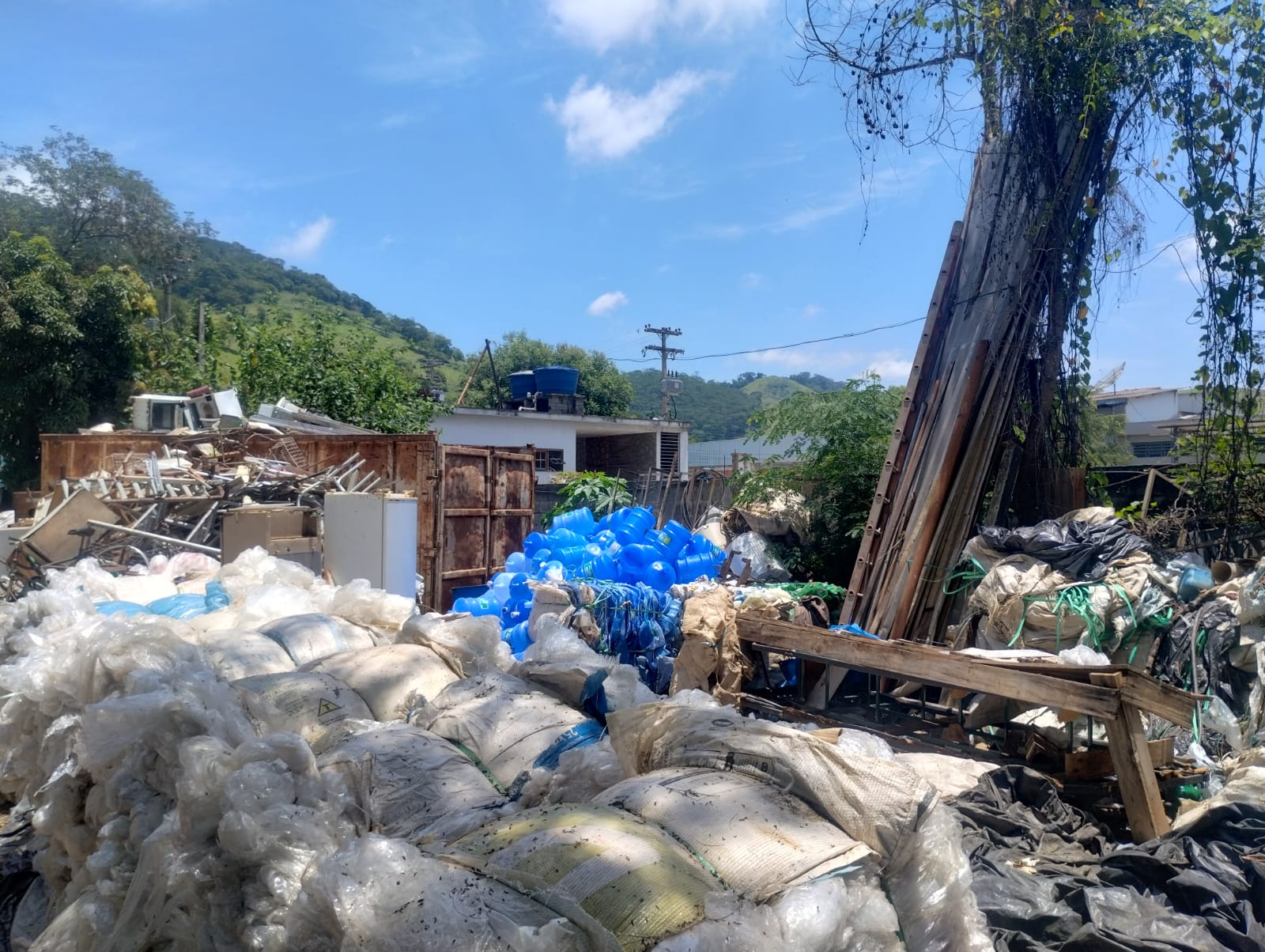 Crime de poluição é identificado em Santo Antônio de Pádua com ajuda de informações do programa Linha Verde 