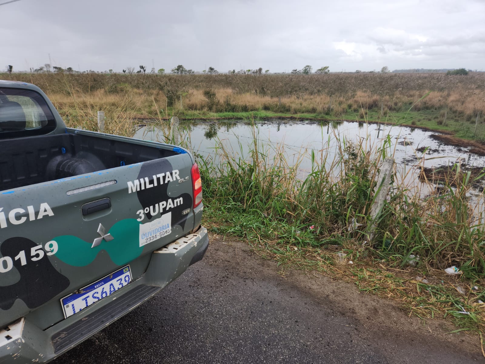 UPAm Desengano encontra vestígios de óleo dentro de açude em Campos dos Goytacazes com auxílio de denúncia