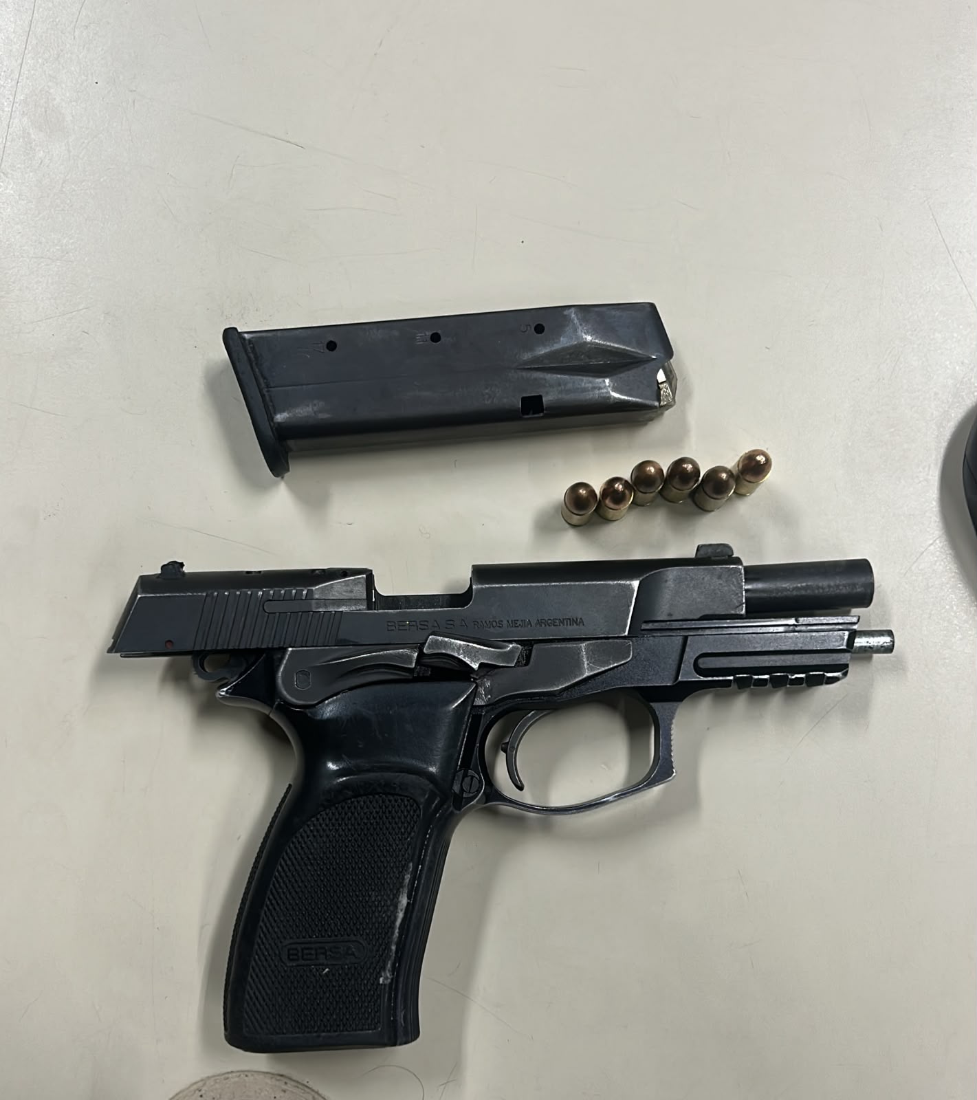 PM apreende pistola e munições em Barros Filho, com o apoio do Disque Denúncia 